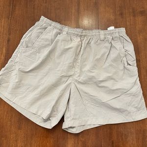 PFG SHORTS. SIZE XL. 6 INCH INSEAM.